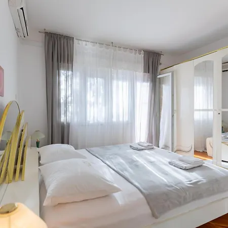 Tinka, No 2 Gostinjska kuća Starigrad Paklenica