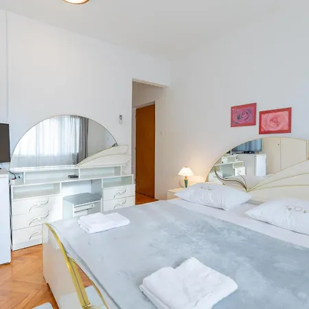 Apartment Tinka, No 2 Starigrad Paklenica