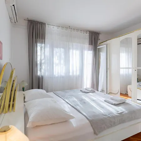 Tinka, No 2 Starigrad Paklenica